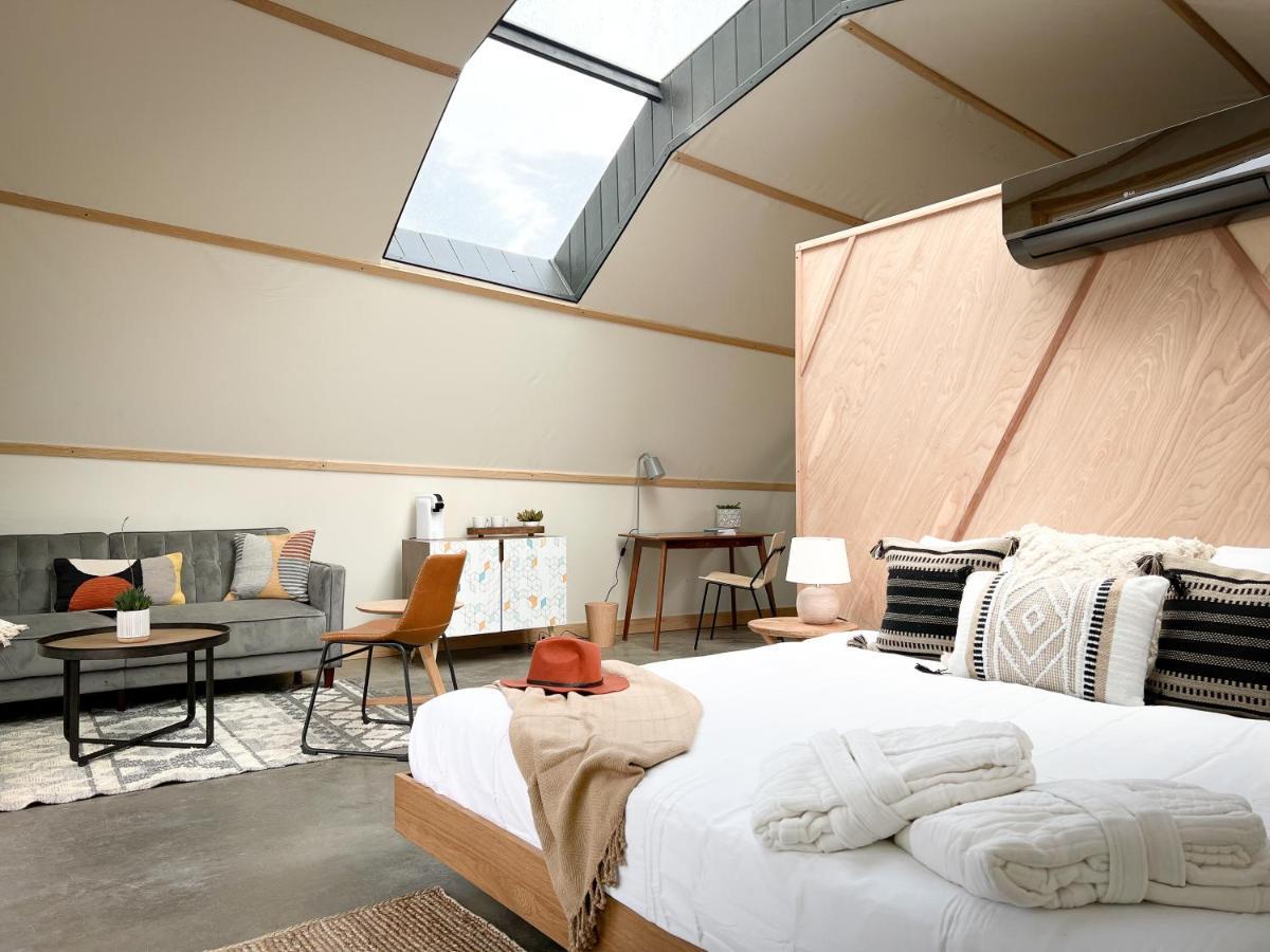 Backland Hotel Williams Eksteriør billede